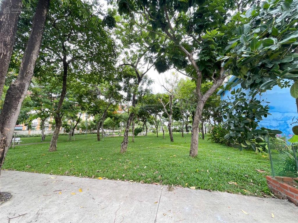 Chủ cần bán nền 133m2  13,9ty có sổ riêng hướng đn gần công viên khang điền