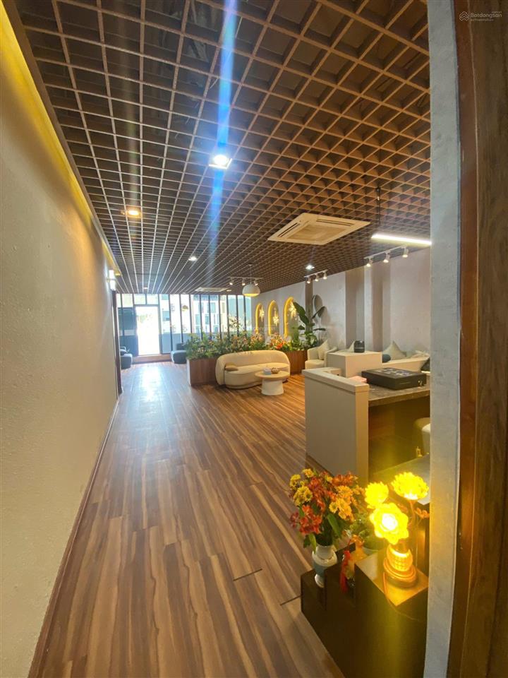 Cần bán toà căn hộ 6 tầng. dt 262m2. dòng tiền 257tr/tháng. ngay phố biển sơn trà