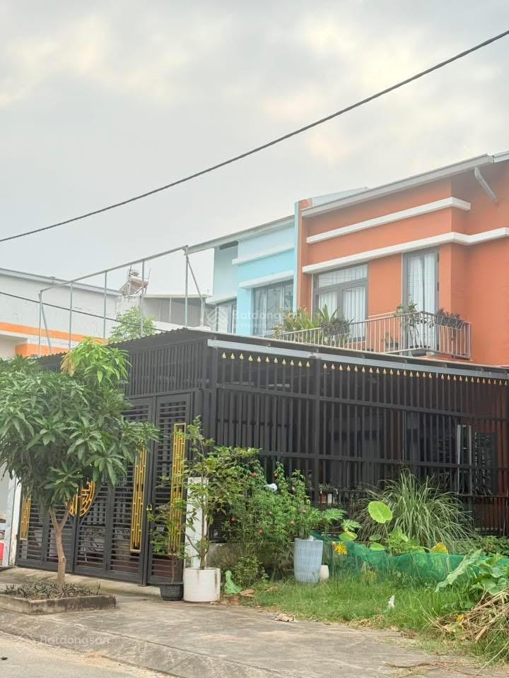 Chỉ cần 300 triệu sở hữu căn nhà 2 tầng tại tp hcm. sổ hồng sẵn, mua nhà tặng đất. thuê từ 57 tr
