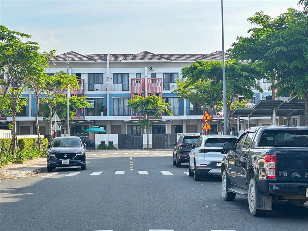Mua vào lời ngay 150 triệu , rẻ nhất sun casa central , giá 3 tỷ 280 bao chuyển nhượng. duy nhất.