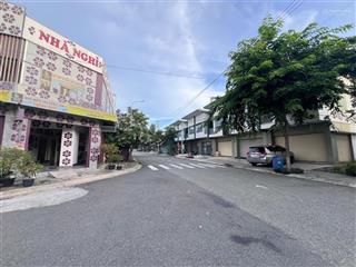 Cần tiền bán gấp góc 2 mặt tiền đường đẹp nhất tại kđt oasis city, kinh doanh hoặc cho thuê tốt.