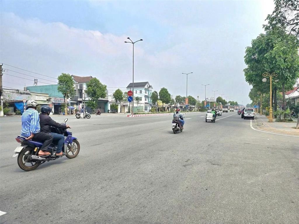 Bán đất mặt tiền phạm ngọc thạch thủ dầu một ngang 17m, nở hậu 21m, giá 20 triệu/m²