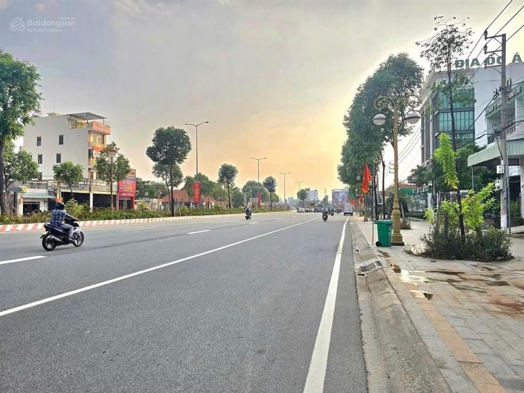 Bán đất mặt tiền phạm ngọc thạch thủ dầu một ngang 17m, nở hậu 21m, giá 20 triệu/m²