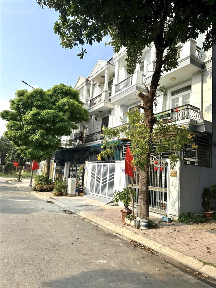 Nhà 3 tầng kdc phúc đạt, thủ dầu một  4 phòng ngủ, giá 4,29 tỷ