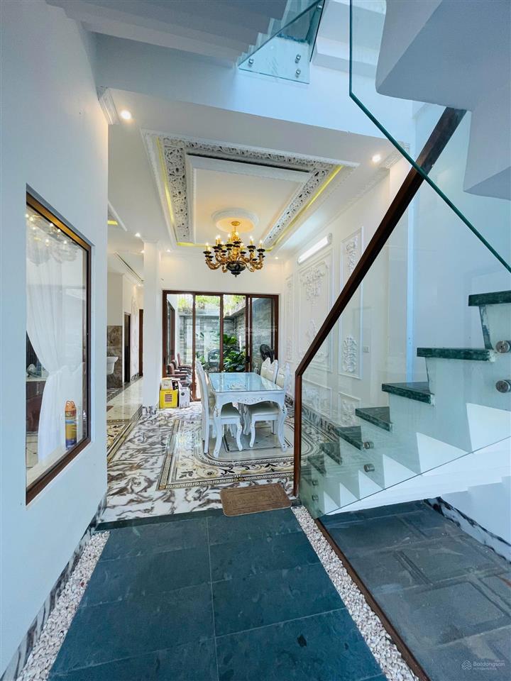 Bán ngôi nhà tuyệt đẹp "tân cổ điển" rộng 150m2(7.5x20), 4pn tại liên chiểu, đà nẵng
