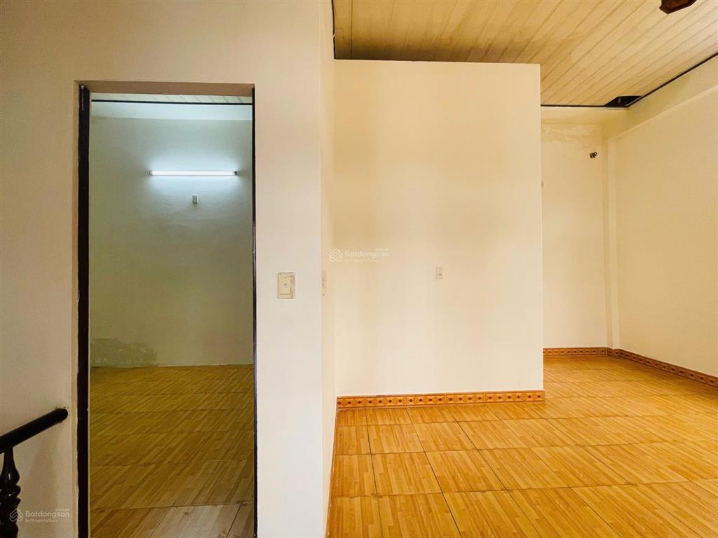 Bán nhà 2 tầng lô góc hàm trung 6, gần mê linh, khu vực tiềm năng phát triển mạnh