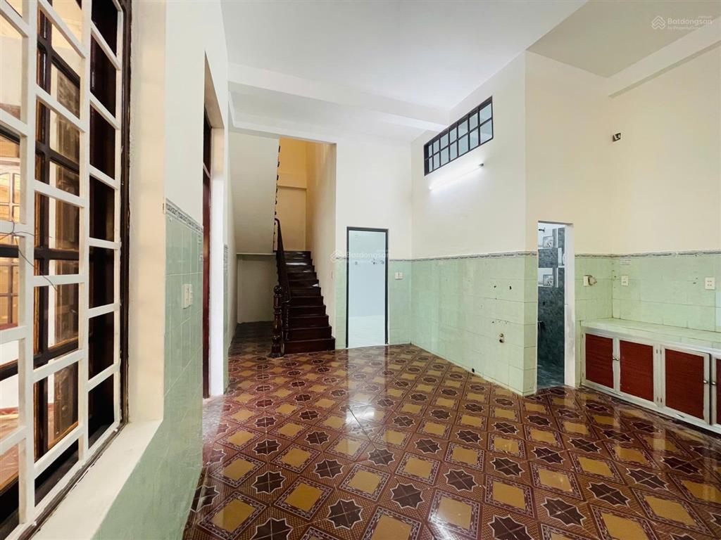 Bán nhà 2 tầng lô góc hàm trung 6, gần mê linh, khu vực tiềm năng phát triển mạnh