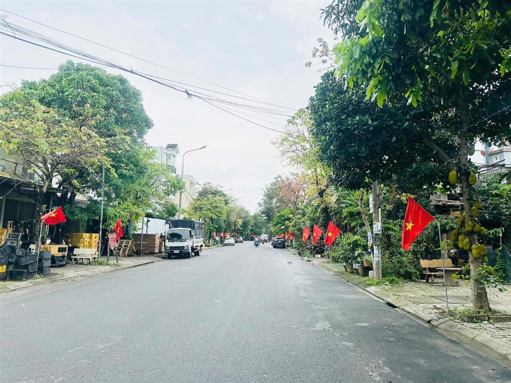 Đất nguyễn xí gần biển 600m  đường 10.5m, tiềm năng kinh doanh tốt
