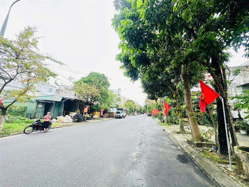 Đất nguyễn xí gần biển 600m  đường 10.5m, tiềm năng kinh doanh tốt
