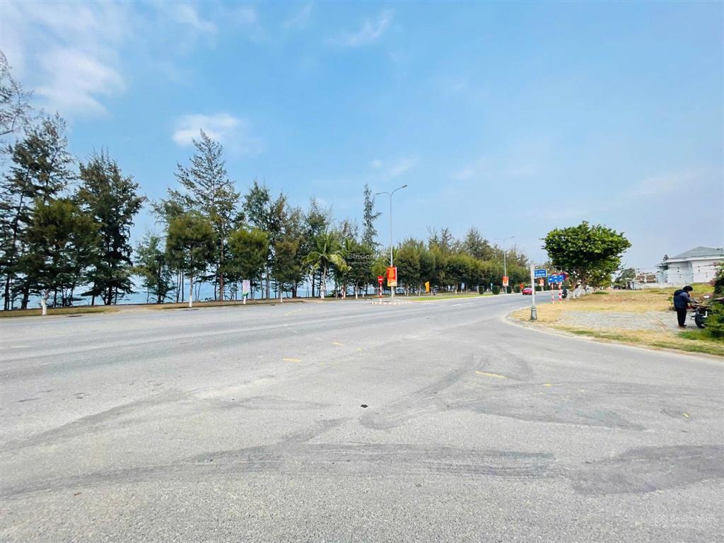Bán lô đất nhỏ sát biển nguyễn tất thành làm home stay!