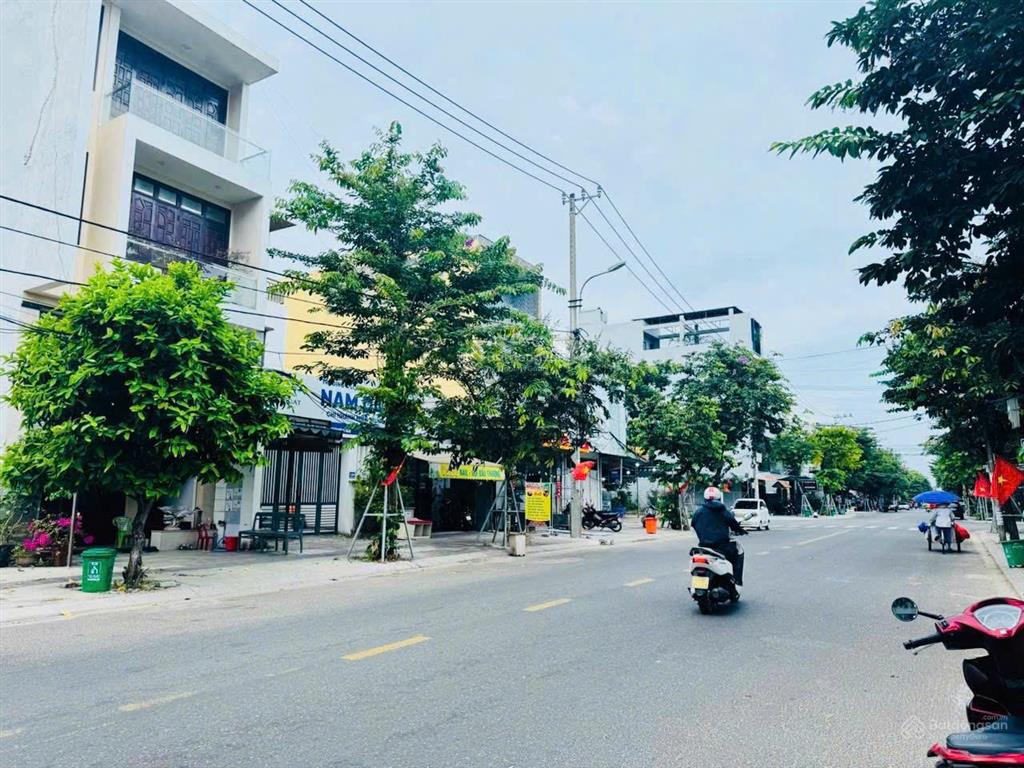 Bán lô góc 2 mặt tiền phùng hưng, đường 10m5 gần hoàng thị loan