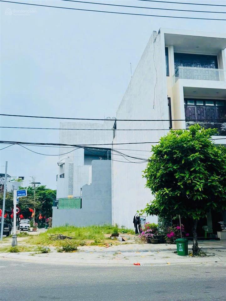 Bán lô góc 2 mặt tiền phùng hưng, đường 10m5 gần hoàng thị loan