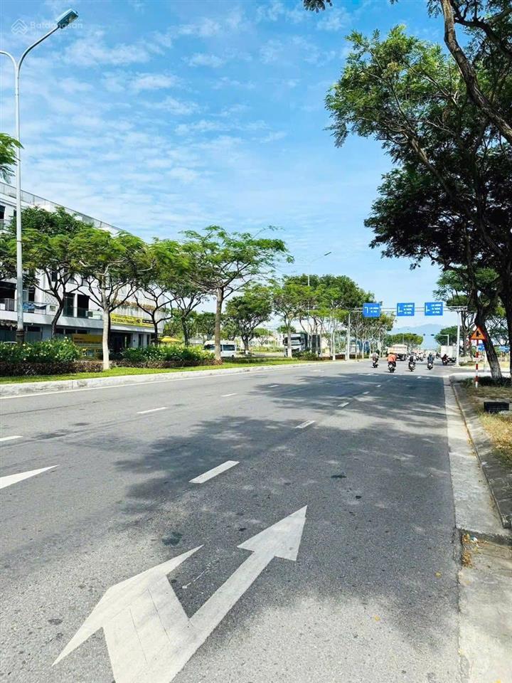 Bán shophouse mt hoàng thị loan 4 tầng x 140m2, vị trí đắc địa kinh doanh buôn bán sầm uất