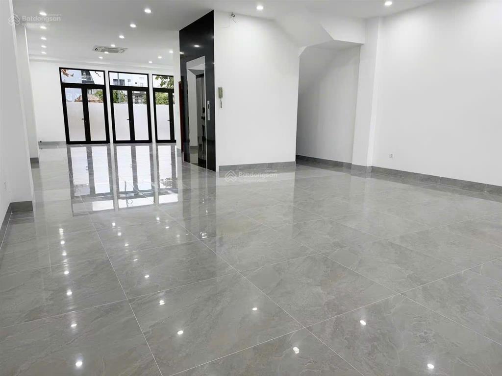 Bán shophouse mt hoàng thị loan 4 tầng x 140m2, vị trí đắc địa kinh doanh buôn bán sầm uất