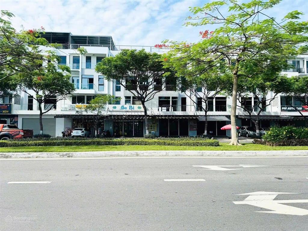 Bán shophouse mt hoàng thị loan 4 tầng x 140m2, vị trí đắc địa kinh doanh buôn bán sầm uất