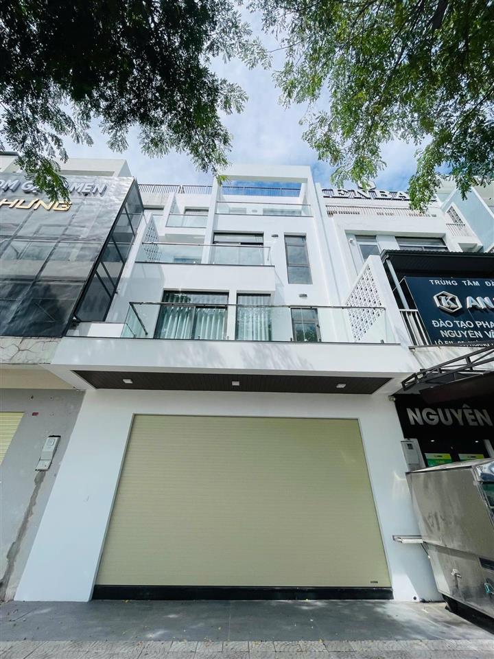 Bán shophouse mt hoàng thị loan 4 tầng x 140m2, vị trí đắc địa kinh doanh buôn bán sầm uất