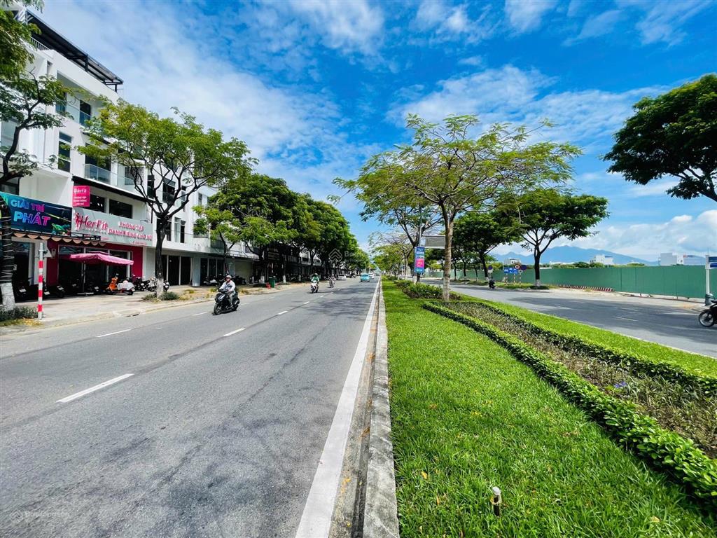 Bán shophouse mt hoàng thị loan 4 tầng x 140m2, vị trí đắc địa kinh doanh buôn bán sầm uất