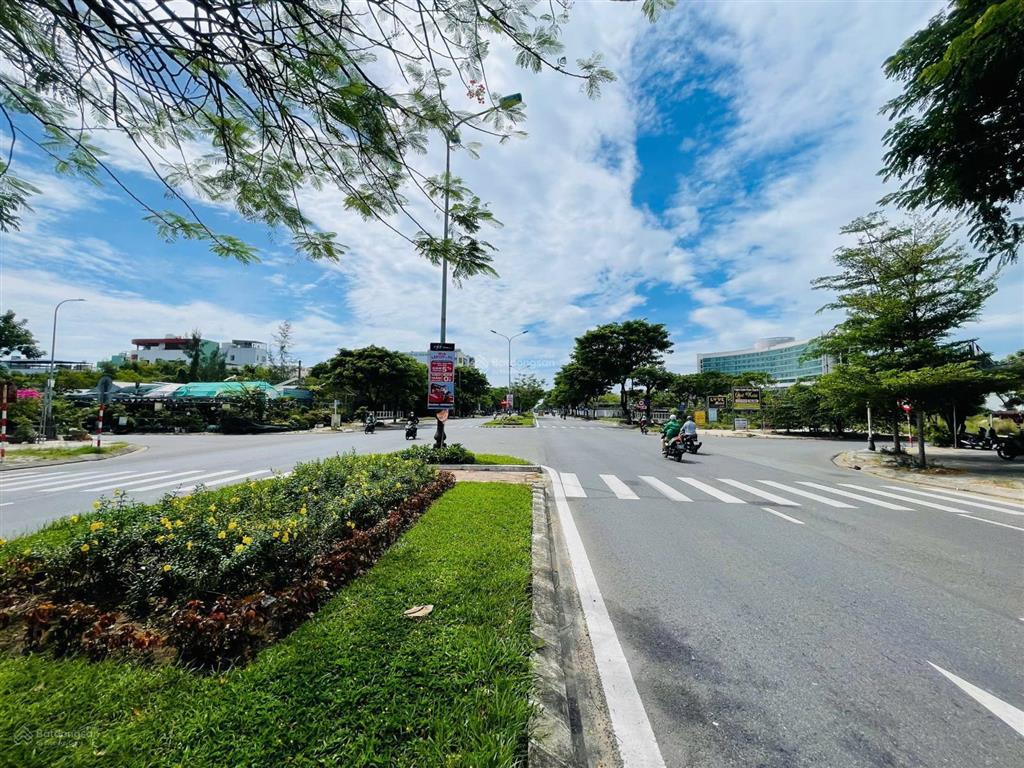 Bán shophouse mt hoàng thị loan 4 tầng x 140m2, vị trí đắc địa kinh doanh buôn bán sầm uất