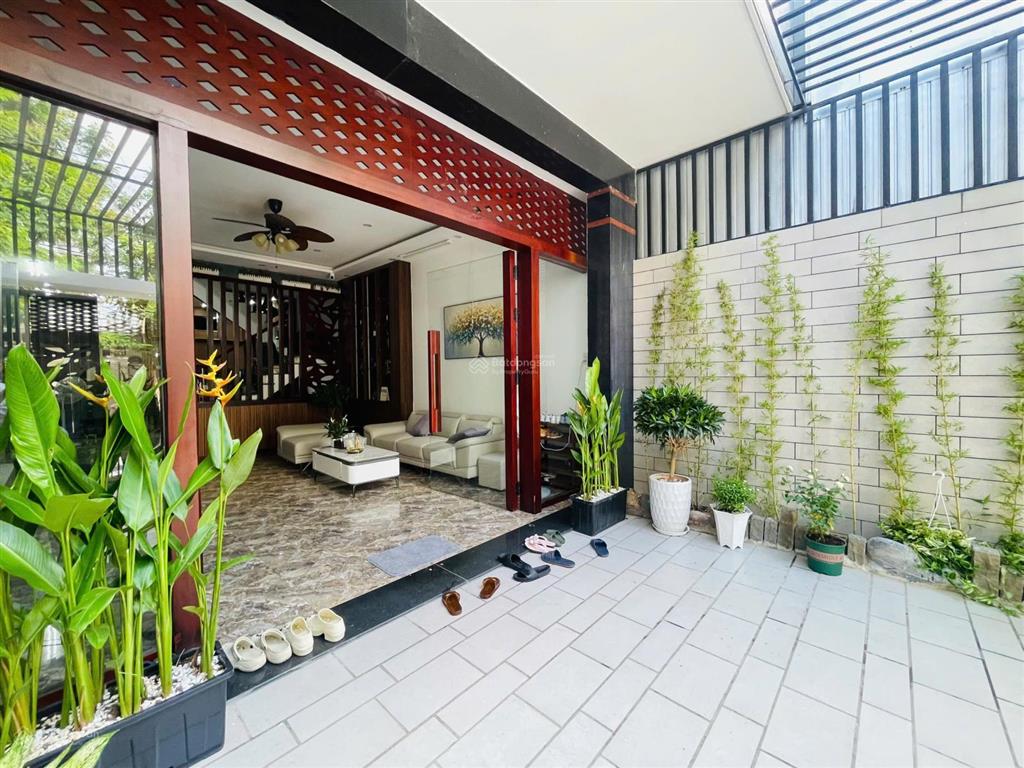 Bán nhà đẹp 4 tầng đường 7m5 nguyễn xí, cách biển 700m, dòng tiền 2530tr/tháng