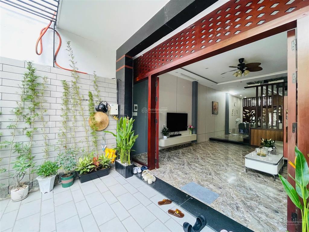 Bán nhà đẹp 4 tầng đường 7m5 nguyễn xí, cách biển 700m, dòng tiền 2530tr/tháng