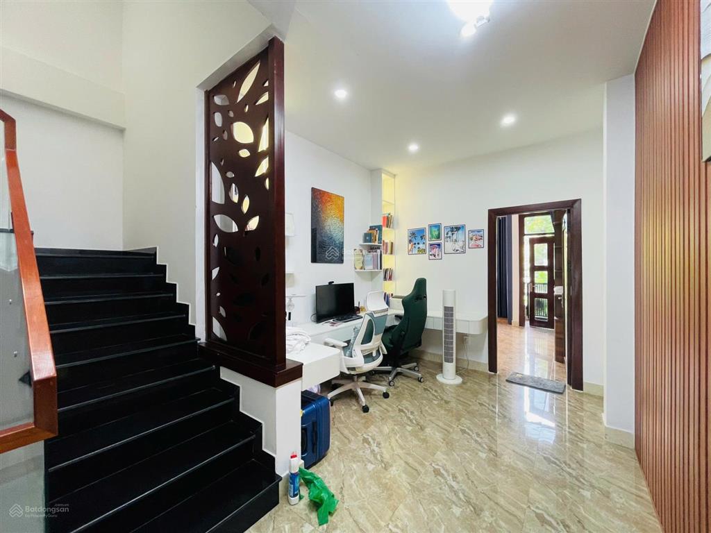 Bán nhà đẹp 4 tầng đường 7m5 nguyễn xí, cách biển 700m, dòng tiền 2530tr/tháng