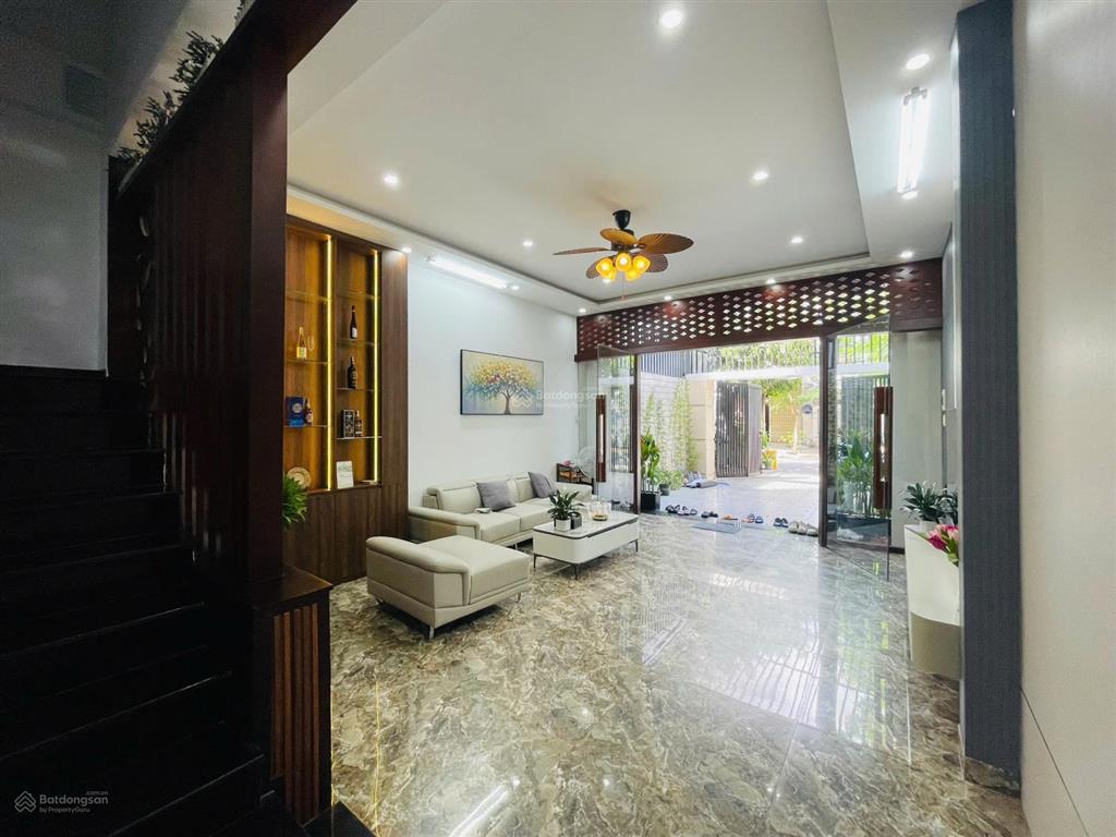 Bán nhà đẹp 4 tầng đường 7m5 nguyễn xí, cách biển 700m, dòng tiền 2530tr/tháng