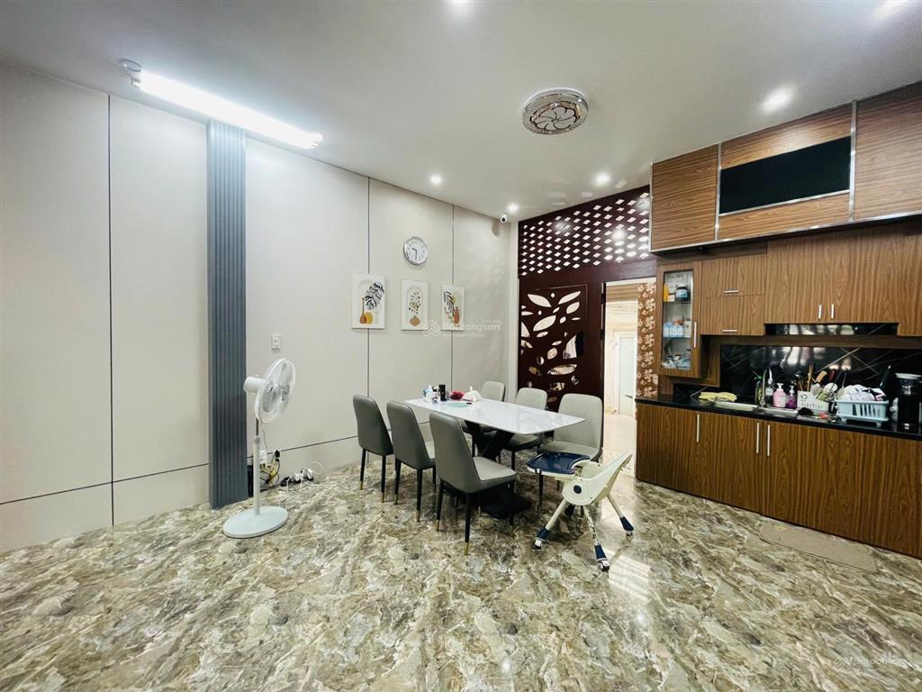 Bán nhà đẹp 4 tầng đường 7m5 nguyễn xí, cách biển 700m, dòng tiền 2530tr/tháng