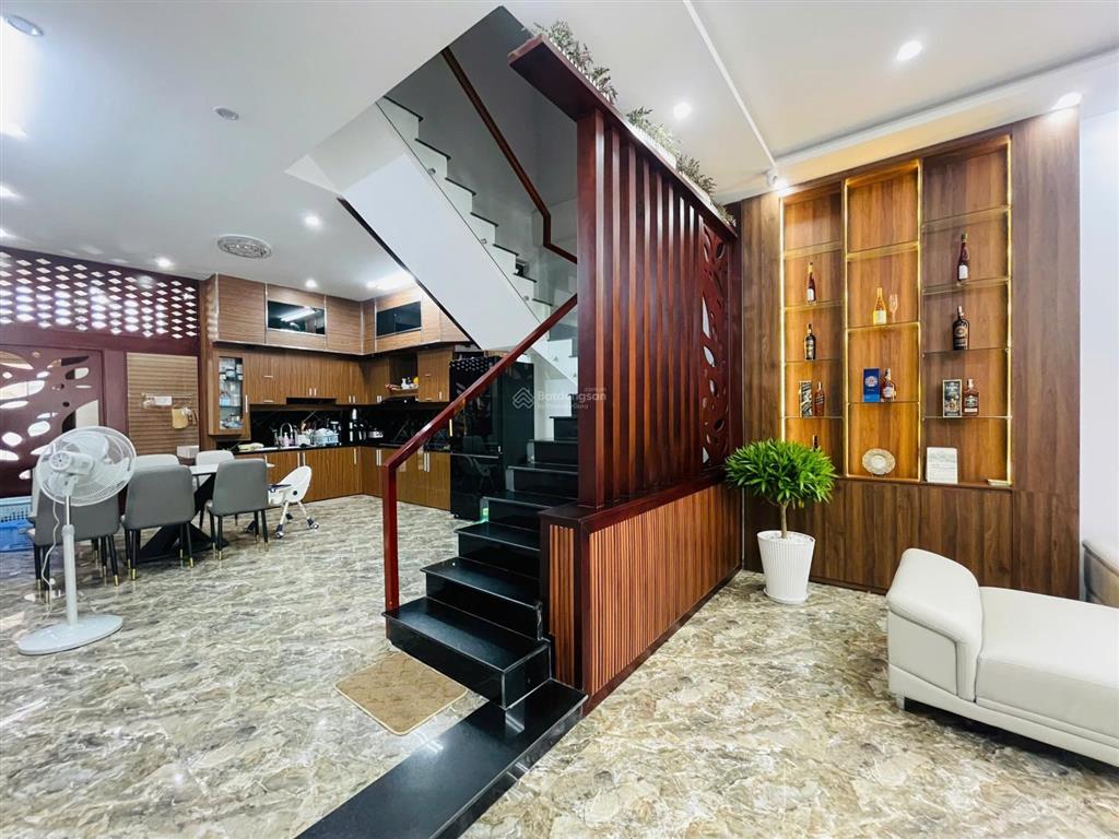 Bán nhà đẹp 4 tầng đường 7m5 nguyễn xí, cách biển 700m, dòng tiền 2530tr/tháng
