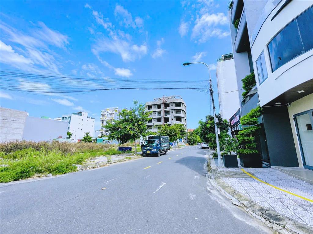 Bán cặp đất đẹp 210m2 vị trí đắc địa ngay sát biển nguyễn sinh sắc