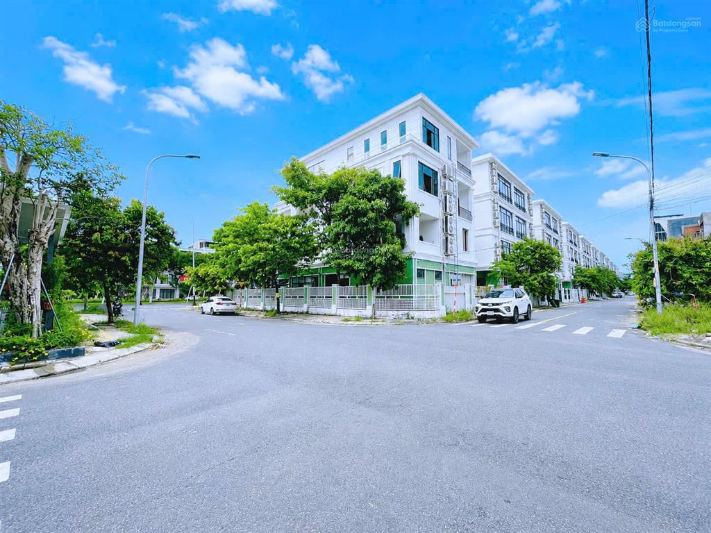 Bán cặp đất đẹp 210m2 vị trí đắc địa ngay sát biển nguyễn sinh sắc