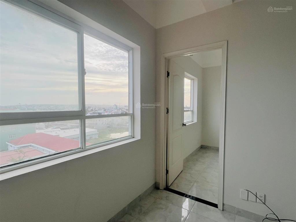 Bán căn thương mại 60m2 hqc phú tài, tầng 8, căn góc, 2pn, view hồ đẹp.  0987 880 ***