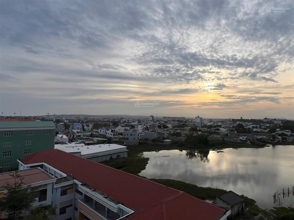 Bán căn thương mại 60m2 hqc phú tài, tầng 8, căn góc, 2pn, view hồ đẹp.  0987 880 ***