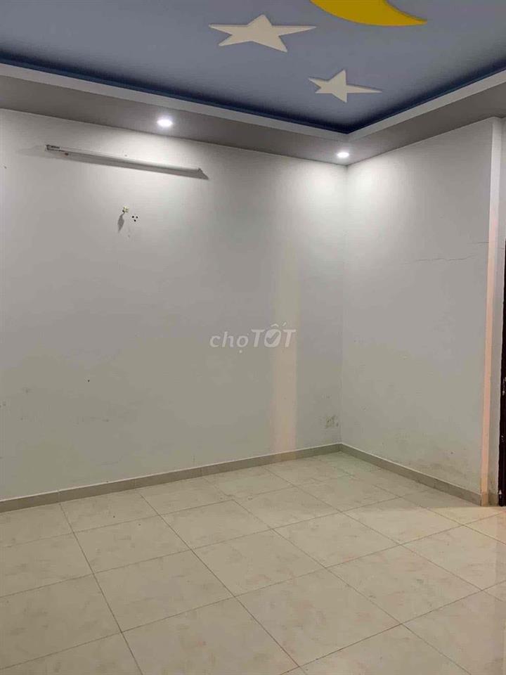 nhà ở thông thoáng , khu phố văn hoá yên tĩnh