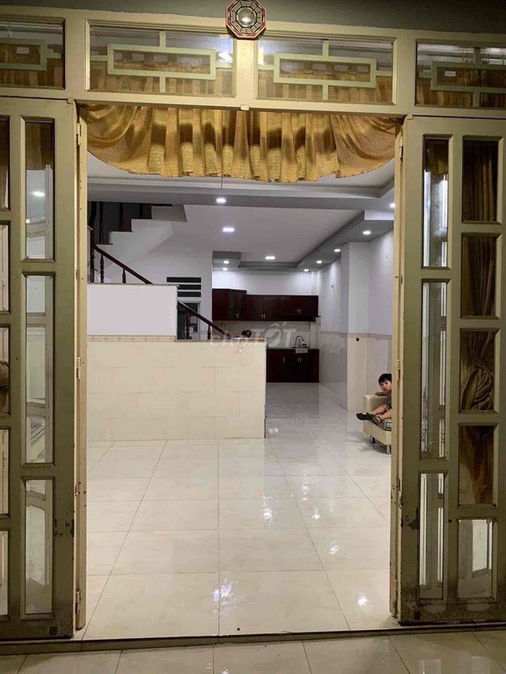 nhà ở thông thoáng , khu phố văn hoá yên tĩnh