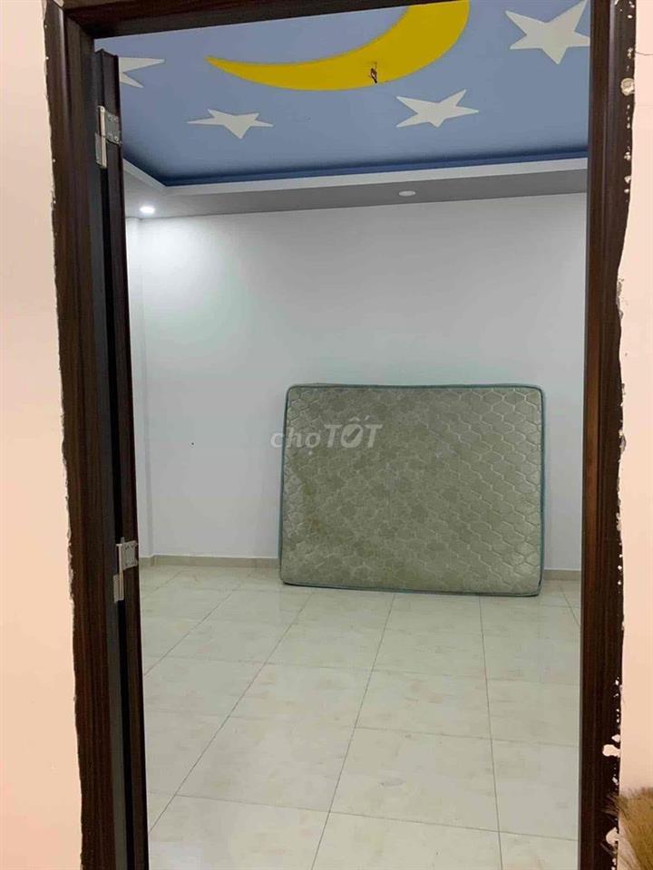 nhà ở thông thoáng , khu phố văn hoá yên tĩnh