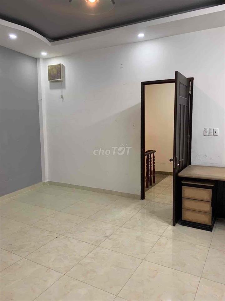 nhà ở thông thoáng , khu phố văn hoá yên tĩnh