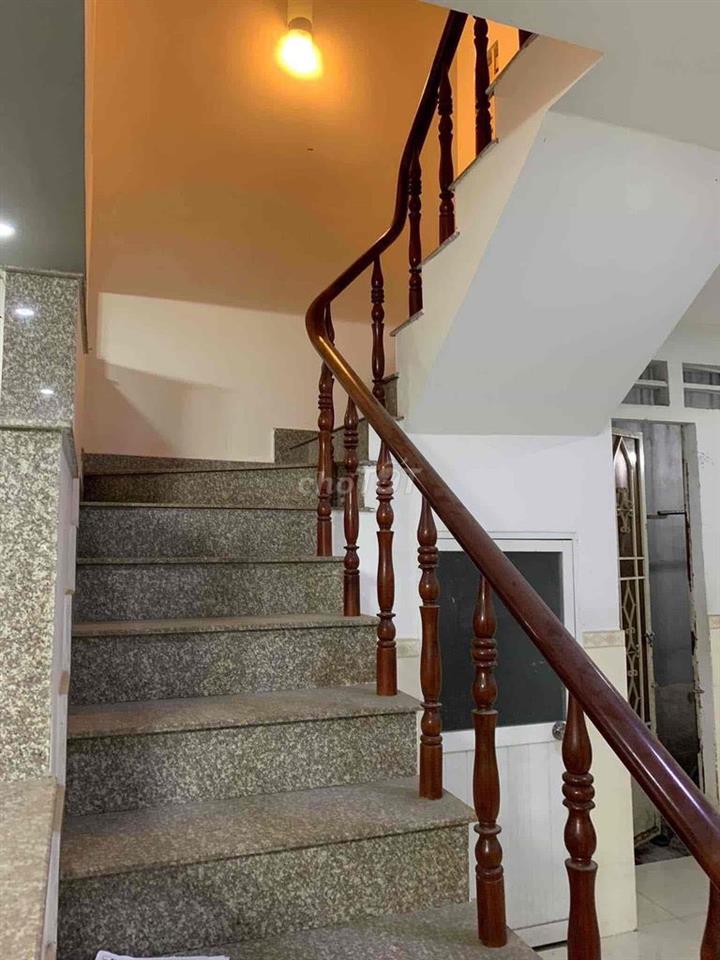 nhà ở thông thoáng , khu phố văn hoá yên tĩnh