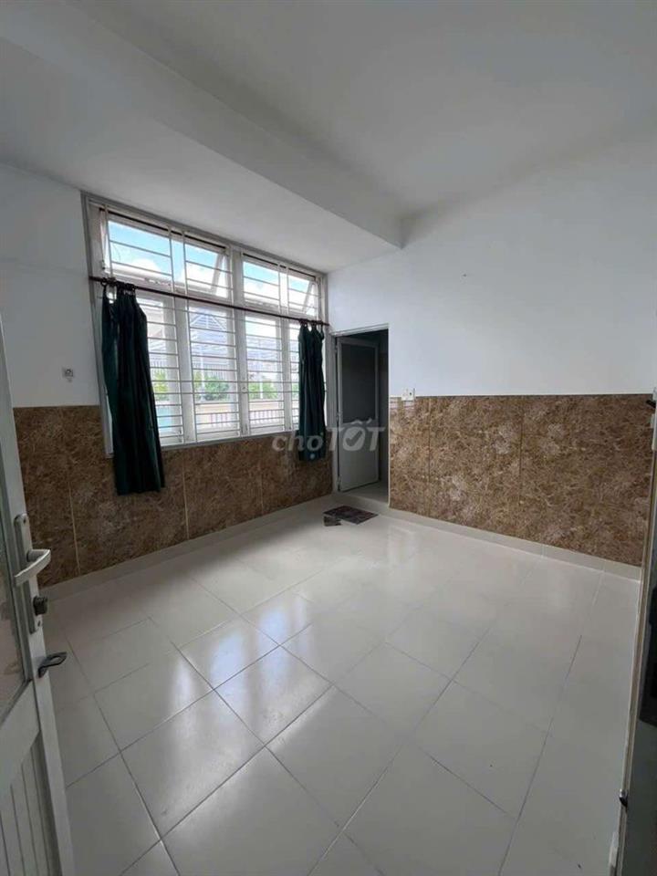 CÒN PHÒNG TRỌ Q.10, GIÁ RẺ, TOILET RIÊNG, CÁCH ĐH BÁCH KHOA 300M