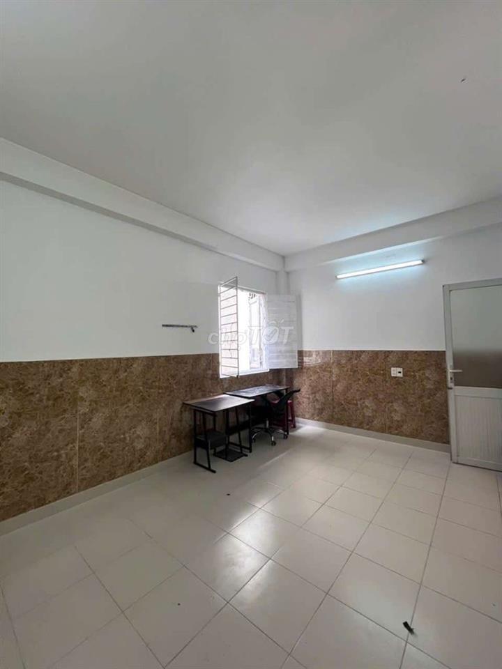 CÒN PHÒNG TRỌ Q.10, GIÁ RẺ, TOILET RIÊNG, CÁCH ĐH BÁCH KHOA 300M