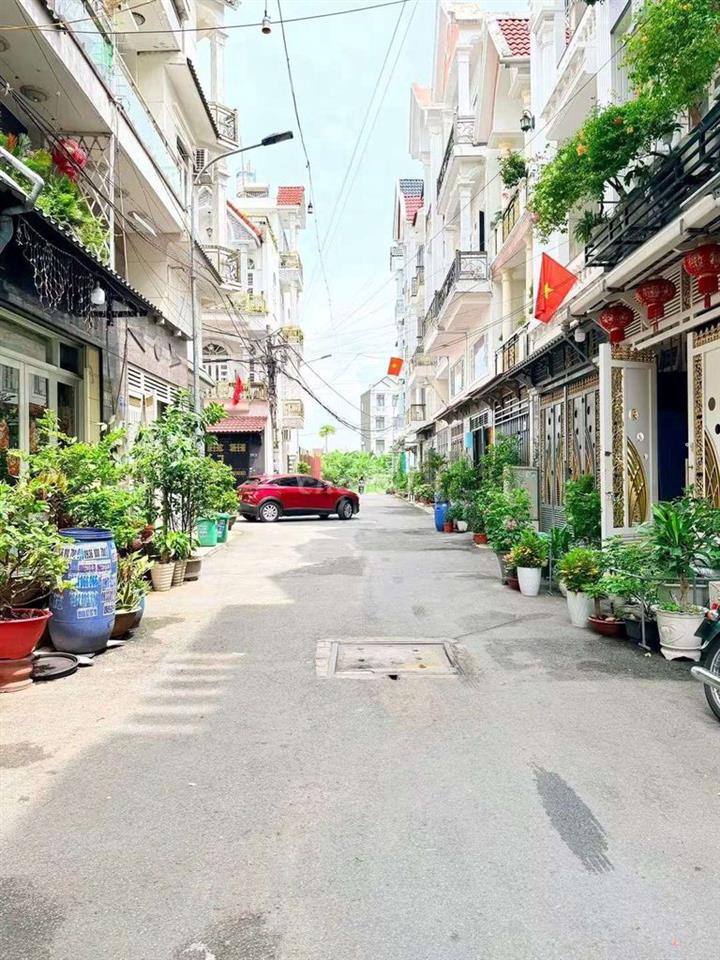 NHÀ 1 TRỆT 3 LẦ🌹GỒM 5 NGỦ 1 PH THỜ 6WC XE HƠI ĐẬU CỬA