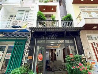 NHÀ 1 TRỆT 3 LẦ🌹GỒM 5 NGỦ 1 PH THỜ 6WC XE HƠI ĐẬU CỬA