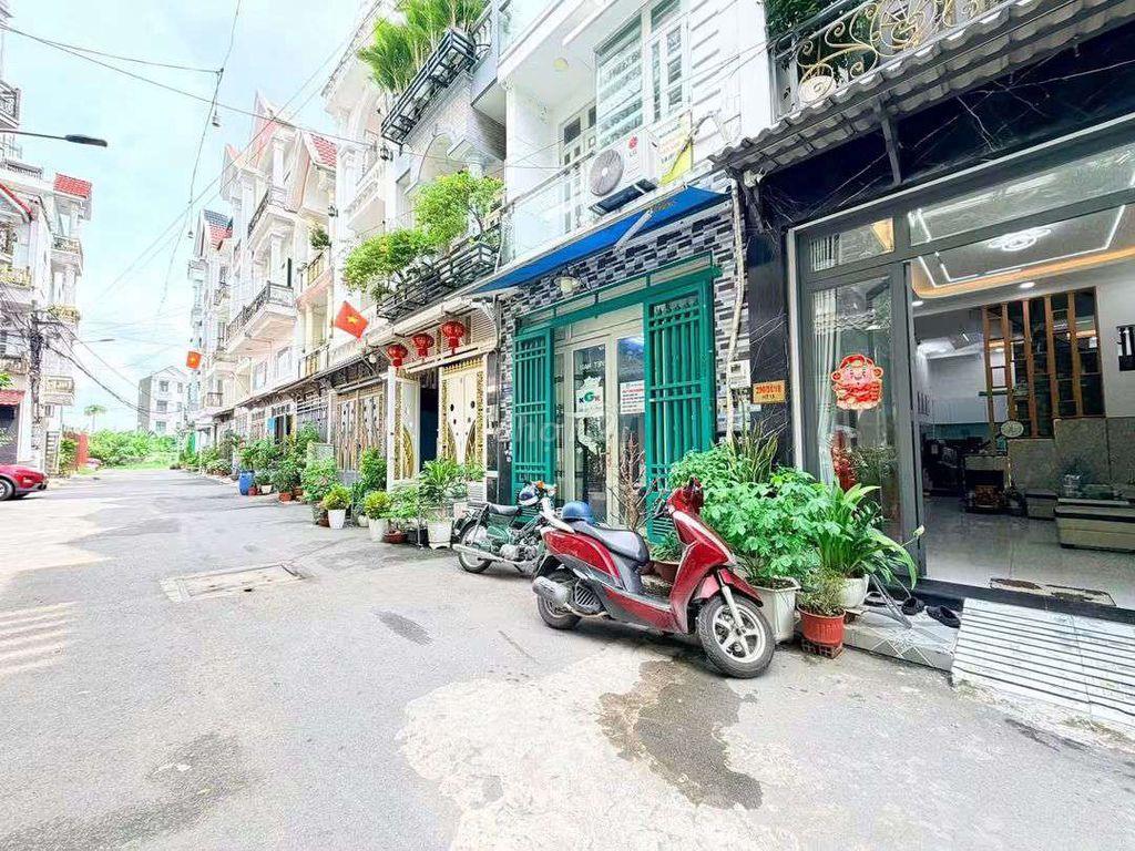 NHÀ 1 TRỆT 3 LẦ🌹GỒM 5 NGỦ 1 PH THỜ 6WC XE HƠI ĐẬU CỬA