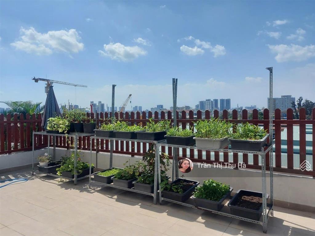 Bán căn hộ có sân vườn riêng 35m2  tại quận 7  sổ hồng cầm tay sẵn ở nhà
