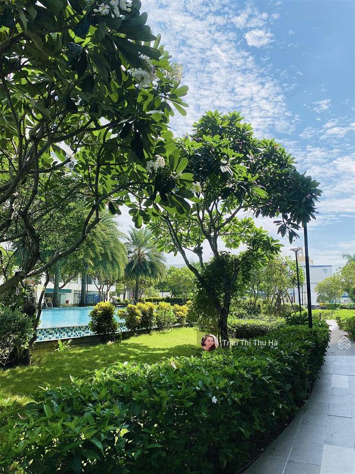 Bán c/c luxgarden, căn duplex 2 tầng 154m2, có sân vườn riêng 39m2, sổ hồng cầm tay ở nhà