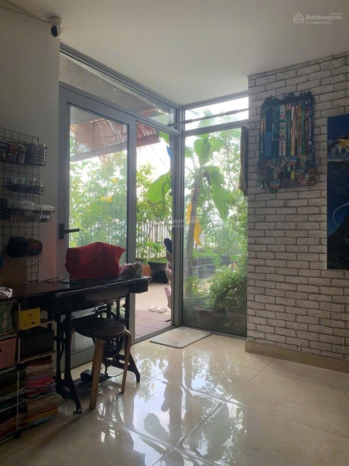 Bán luxgarden, có sân vườn riêng 33m2, 3pn 126m2. sổ hồng cầm tay sẵn