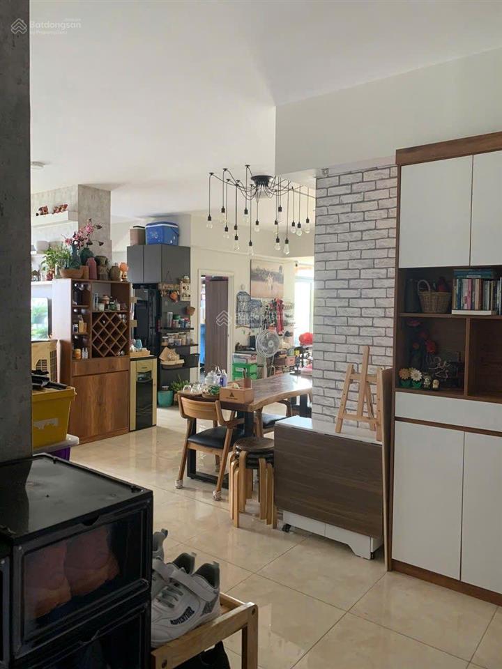 Bán luxgarden, có sân vườn riêng 33m2, 3pn 126m2. sổ hồng cầm tay sẵn