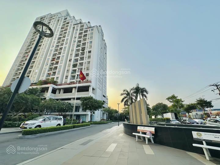 Bán luxgarden quận 7  69m 2pn  giá 3,550 tỷ
