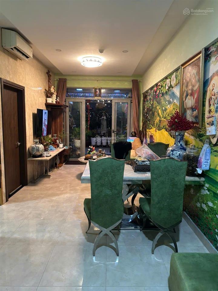 Bán căn hộ có sân vườn riêng trồng cây, tại quận 7 có sổ hồng