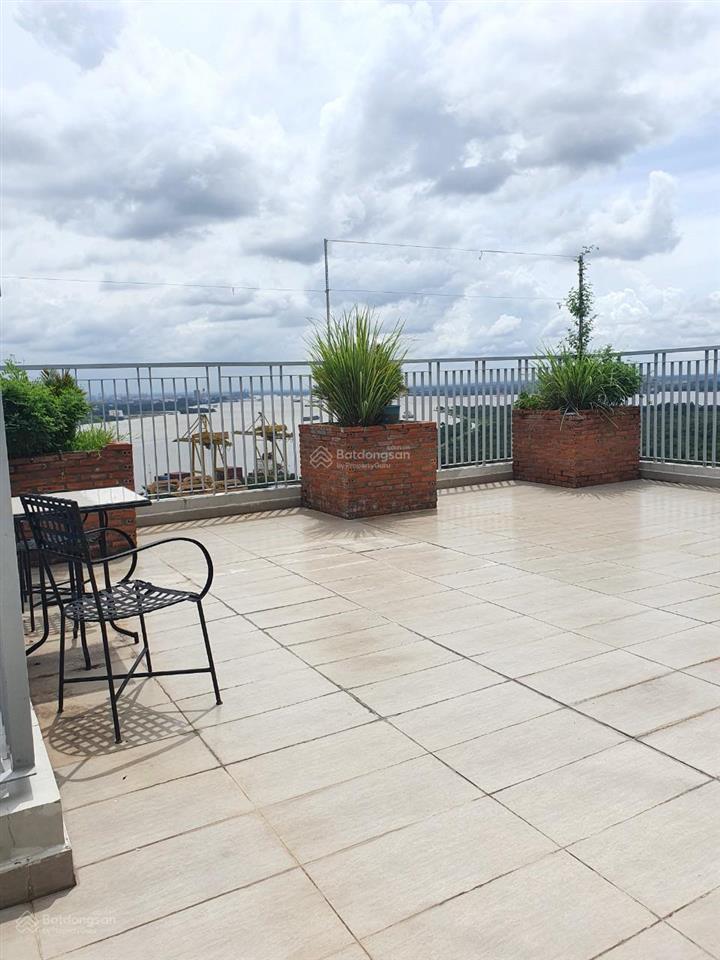 Bán căn hộ luxgarden  76m, tầng cao có sân vườn chung  sổ hồng