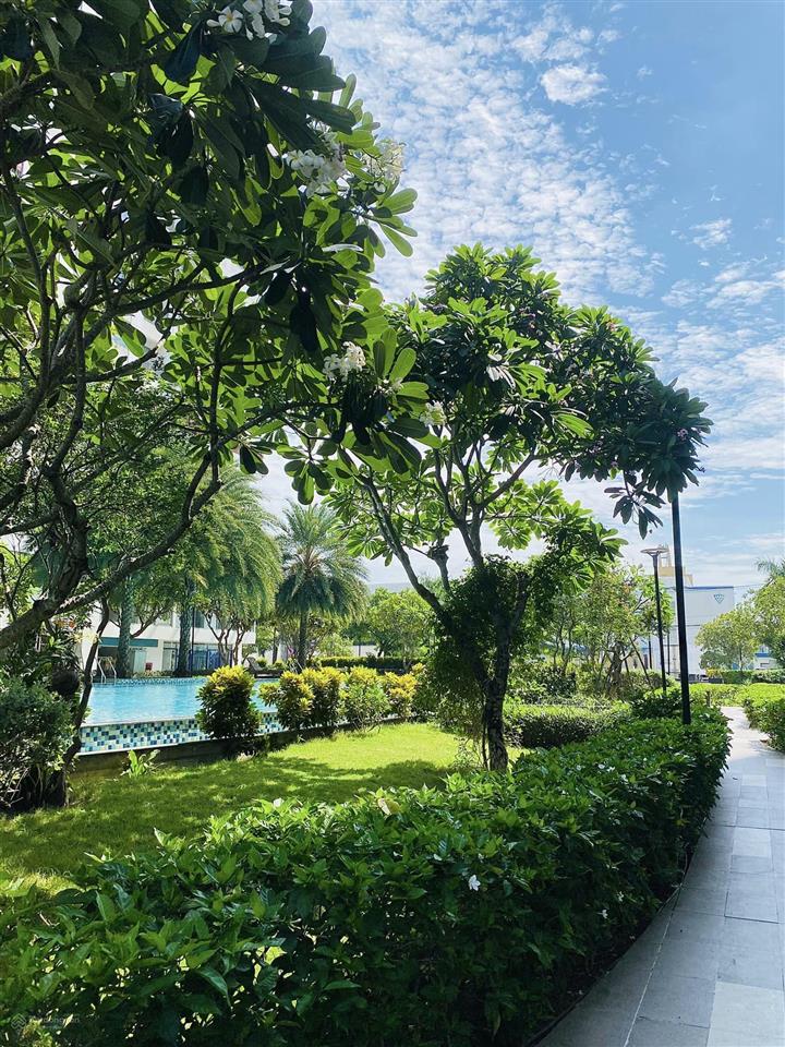 Bán căn hộ luxgarden  76m, tầng cao có sân vườn chung  sổ hồng